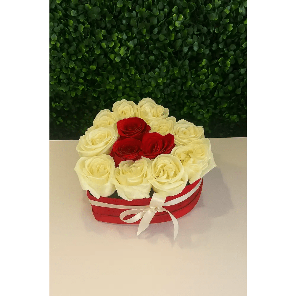 Red & White Fresh Rose Heart Box - Bloom Fleurs & Cadeaux