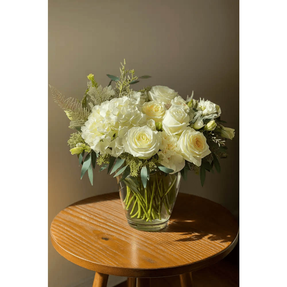 Signature Custom Vase Arrangement – white Edition - Bloom Fleurs & Cadeaux